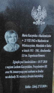 Tablica na pomniku Marii Konopnickiej.